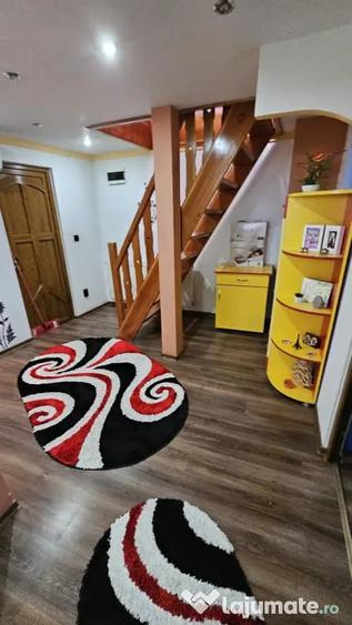 Apartament cu 7 camere decomandat în Central