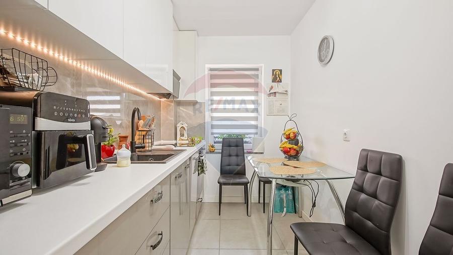 Apartament cu 3 camere decomandat, mobilat în Tractorul