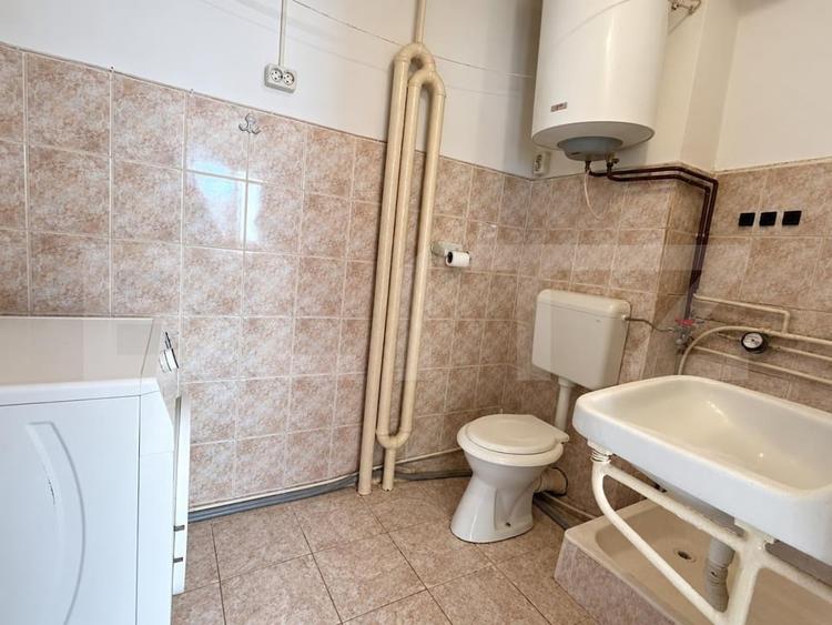 Apartament cu 2 camere semidecomandat, mobilat în Tractorul