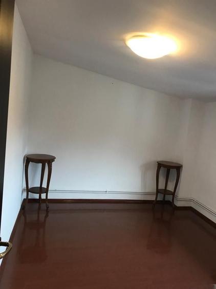 Casă individuală cu 9 camere cu Canalizare în Tineretului