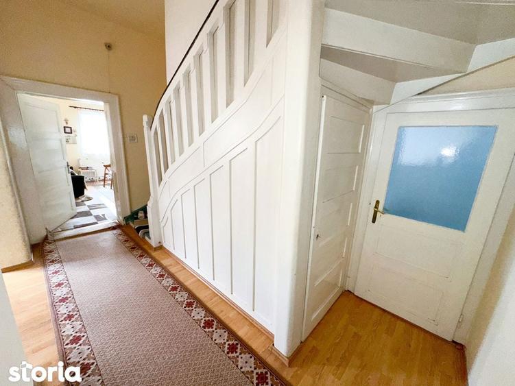 Casă cu 5 camere cu Teren 990 Mp în Central