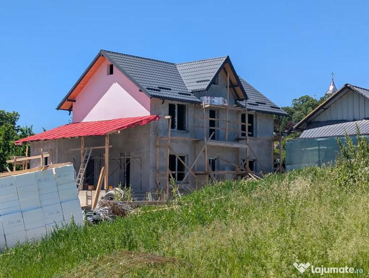 Casă cu 4 camere cu Teren 500 Mp în Măgura