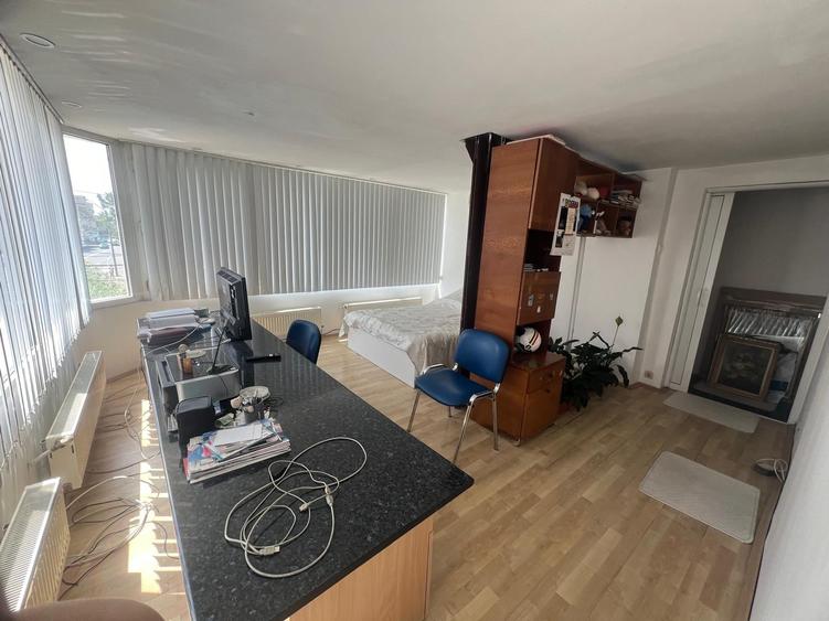Apartament cu 4 camere decomandat în Port