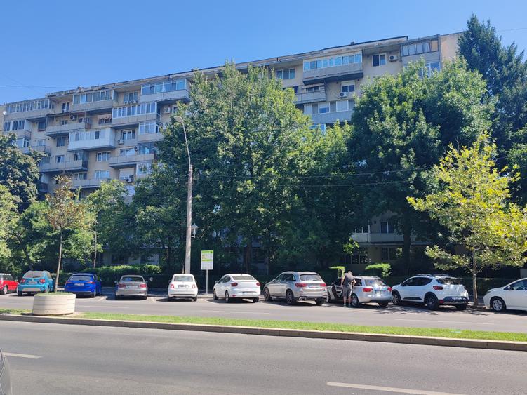 Apartament cu 2 camere semidecomandat în Brâncoveanu
