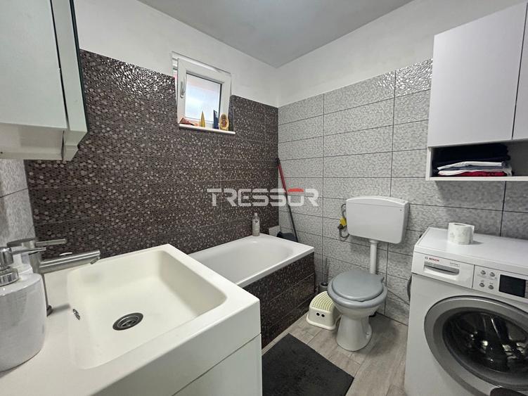 Casă cu 5 camere cu Canalizare în Lumina