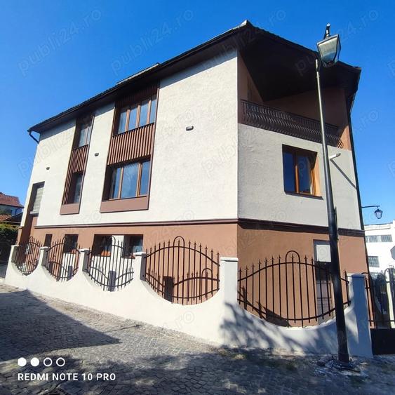 Casă cu 6 camere în Central