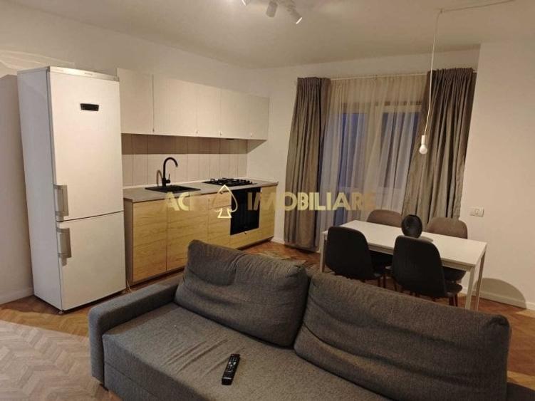 Apartament cu 3 camere decomandat, mobilat în Brâncoveanu