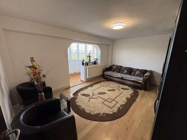 Apartament cu 2 camere decomandat în Brădești