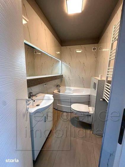 Apartament cu 3 camere semidecomandat, mobilat în Bulgaria