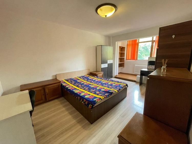 Apartament cu 3 camere decomandat, mobilat în Tătărași