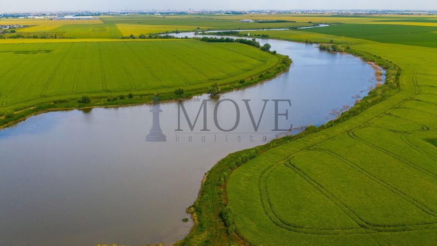 Teren agricol extravilan de 220000 mp, în Est