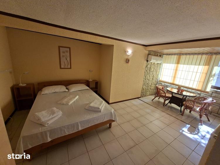 Casă cu 9 camere cu Teren 1000 Mp în Central
