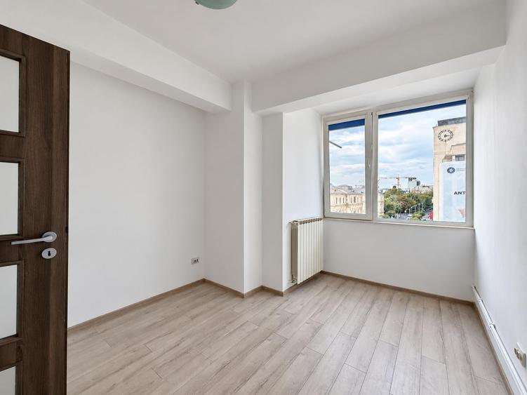 Apartament cu 3 camere semidecomandat, mobilat în Calea Victoriei