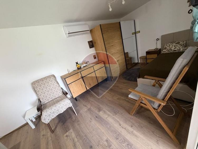 Casă individuală cu 5 camere cu Teren 5300 Mp în Găvănești