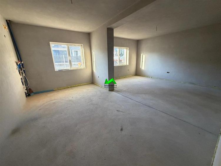 Casă cu 7 camere cu Teren 727 Mp în Central