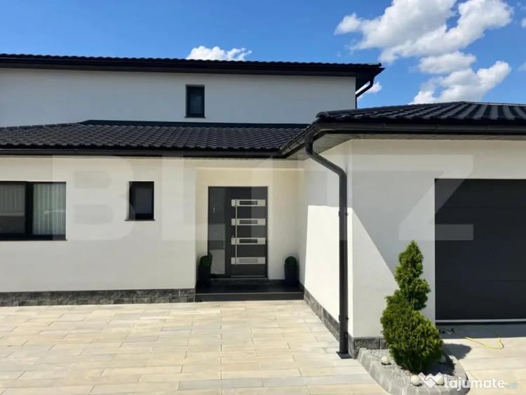 Casă cu 7 camere cu Teren 1440 Mp în Uriu