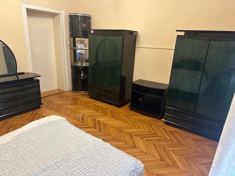 Apartament cu 3 camere decomandat în Dâmbovița