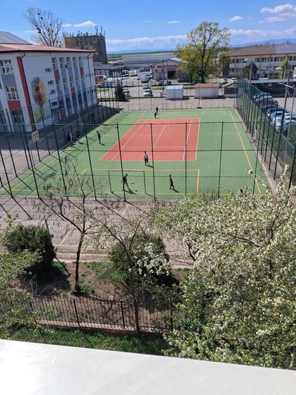 Apartament cu 3 camere decomandat în Vest