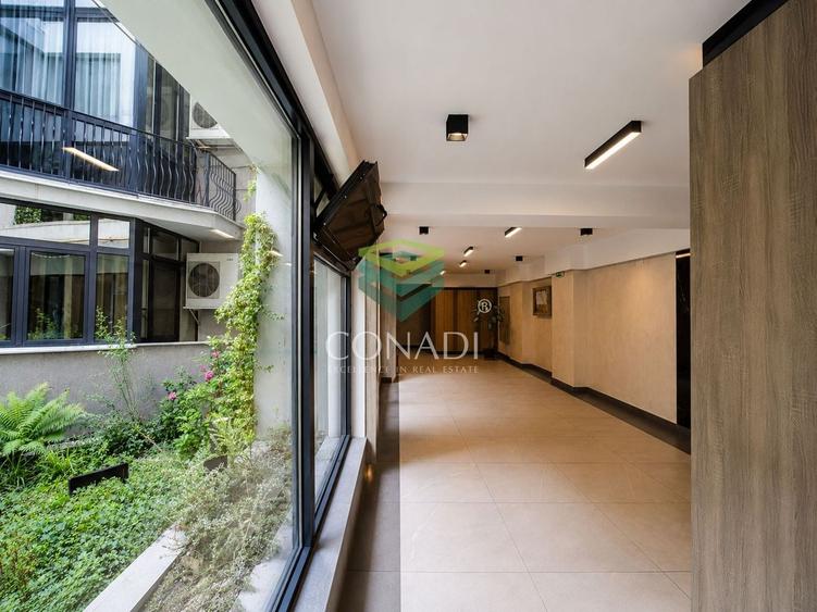 Apartament cu 3 camere decomandat, mobilat în Polonă