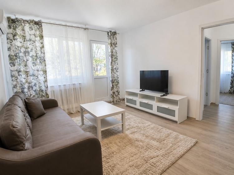 Apartament cu 2 camere semidecomandat, mobilat în Podu Roș