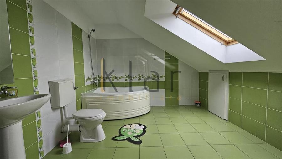 Apartament cu 4 camere semidecomandat, mobilat în Bună Ziua