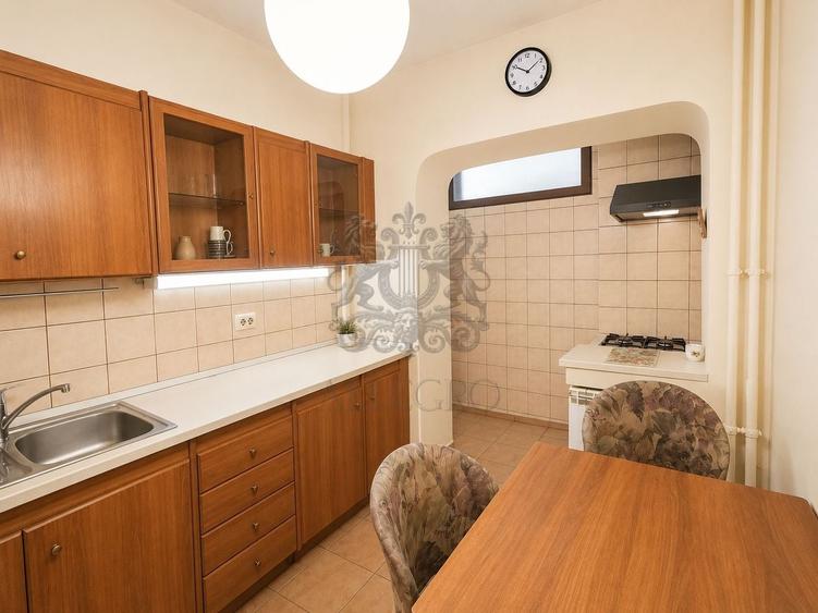 Apartament cu 4 camere semidecomandat în Cișmigiu