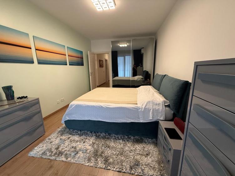 Apartament cu 3 camere semidecomandat în P-ța Unirii