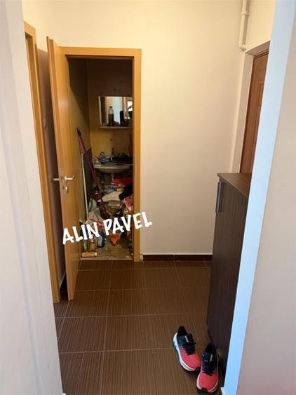 Apartament cu 3 camere semidecomandat, mobilat în Aradului