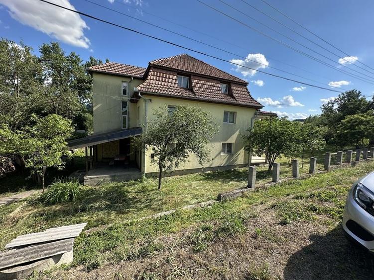 Casă cu 4 camere în Horoatu Cehului