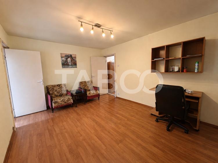 Apartament cu 2 camere semidecomandat, mobilat în Mihai Viteazul