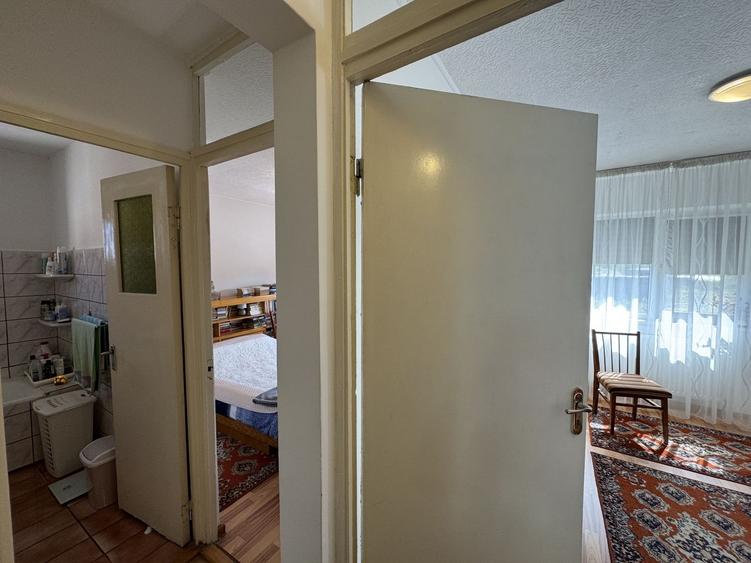 Apartament decomandat cu 3 camere in Florilor, strada Crinului - 16