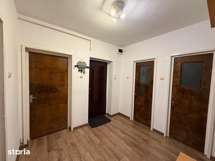 Apartament cu 3 camere decomandat, mobilat în Răcădău