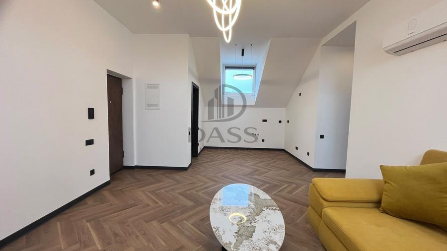 Apartament cu 3 camere semidecomandat, mobilat în Turnișor
