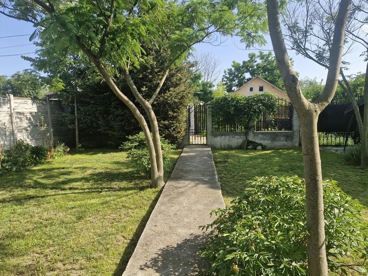 Casă cu 4 camere cu Teren 1000 Mp în Central