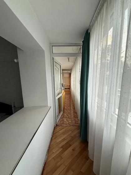 Apartament cu 3 camere decomandat în Lacul Tei
