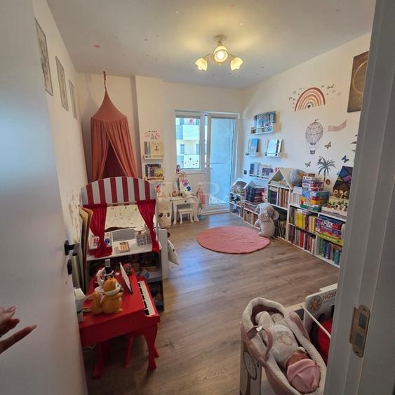 Apartament cu 3 camere semidecomandat, mobilat în Baciu