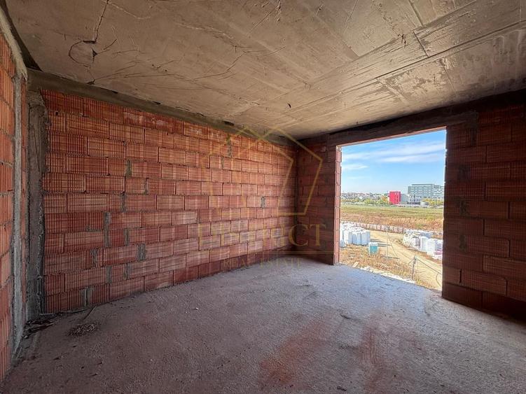 Apartament cu 4 camere decomandat în Buziașului
