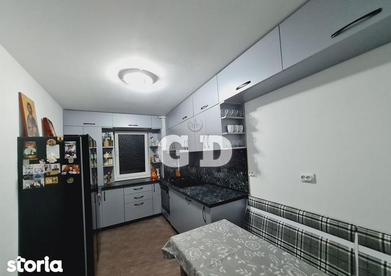 Apartament cu 3 camere decomandat, mobilat în Turnișor