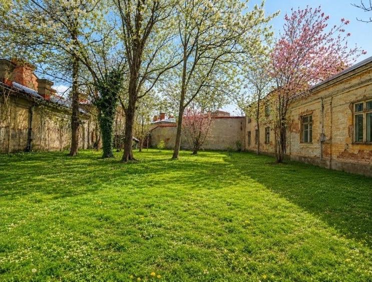 Casă cu 5 camere cu Teren 1206 Mp în Armeneasca