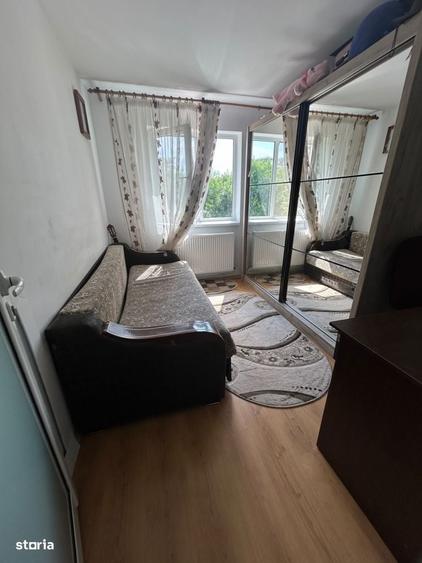 Apartament cu 3 camere semidecomandat în Ciupercenii Noi