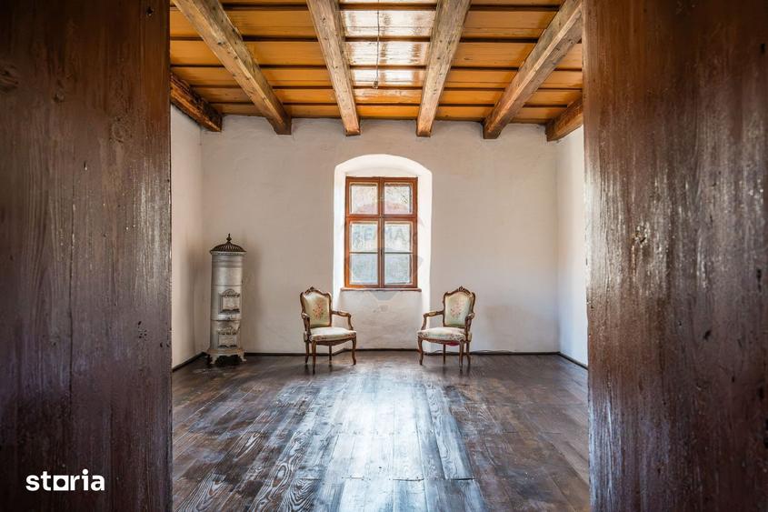 Casă cu 5 camere cu Teren 6000 Mp în Ozun