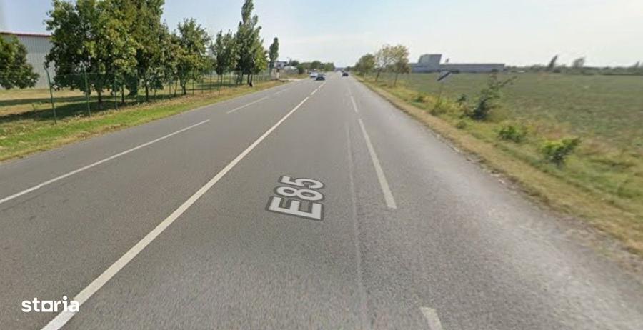 Teren intravilan 4,25ha, deschidere d=110ml la DN2 - 2