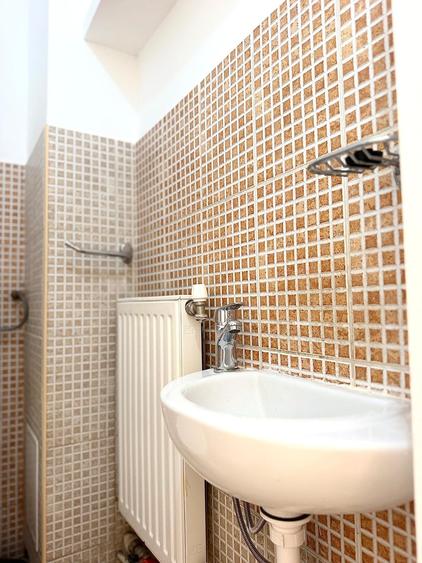 Apartament cu 4 camere decomandat în Drumul Taberei