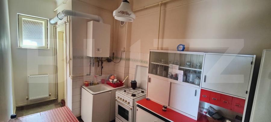 Casă individuală cu 7 camere cu Canalizare în Central