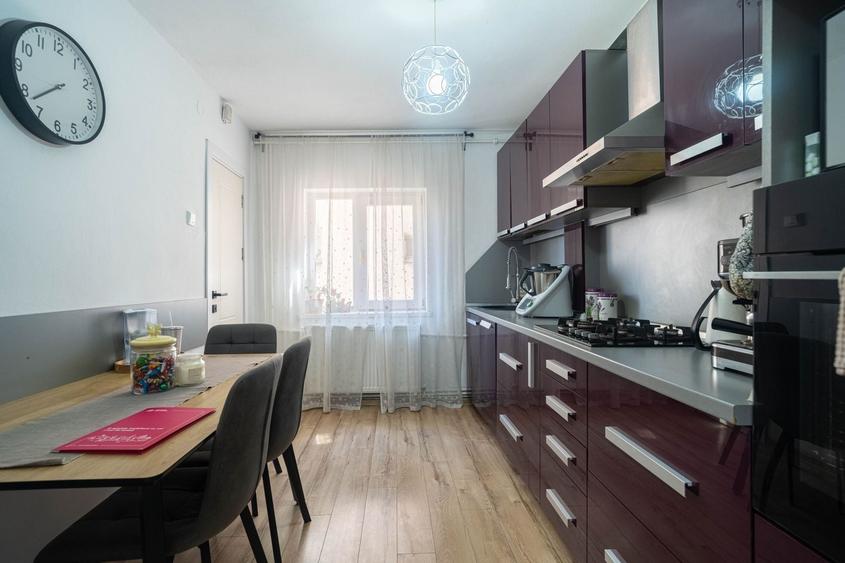 Apartament cu 5 camere decomandat, mobilat în Aurel Vlaicu