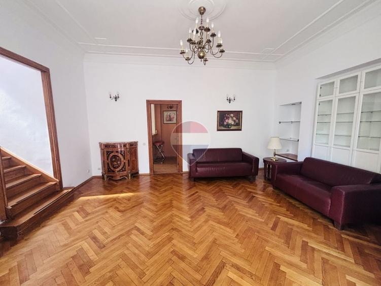 Casă individuală cu 4 camere cu Teren 200 Mp în Dorobanți