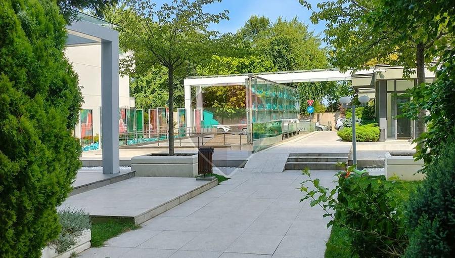 Apartament cu 4 camere decomandat în Tei