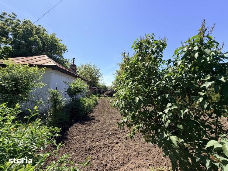 Casă cu 6 camere cu Teren 3000 Mp în Cârcea