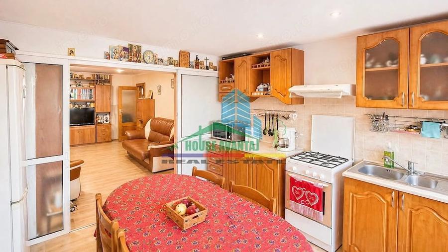 Apartament cu 3 camere decomandat în Gară