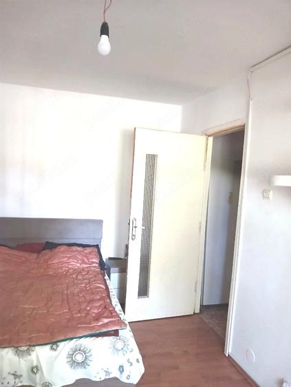 Apartament cu 3 camere decomandat în Confecții